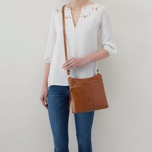 Elegant Tan Leather Crossbody Bag